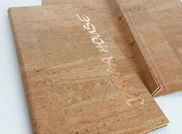 LE08 cortica com badanas Capa em cortiça com badanas