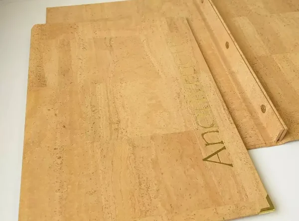 LE08 cortica com badanas Capa em cortiça com badanas